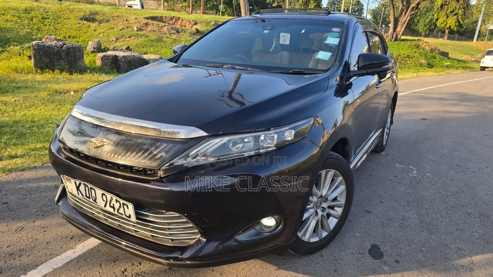 Toyota Harrier 2.0 2017 Black