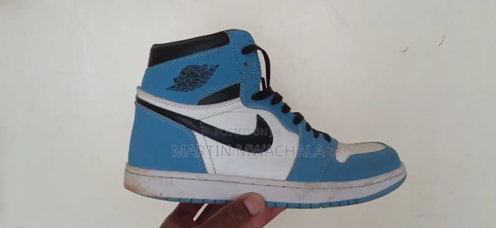 Second Hand, Barely Creased Air Jordan 1's UK-size 8