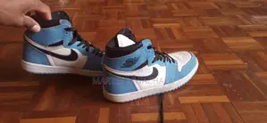 Second Hand, Barely Creased Air Jordan 1's UK-size 8