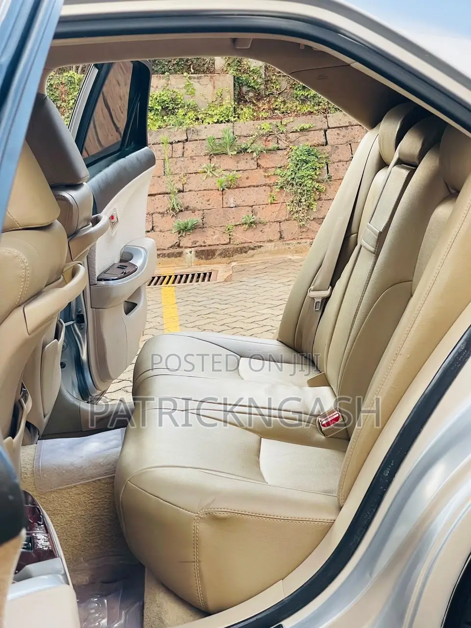 Toyota Crown 2011 Silver