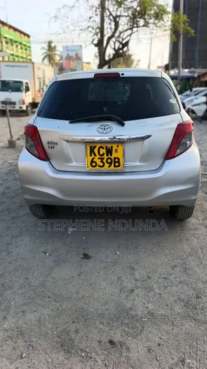 Toyota Vitz 1.3 AWD 3dr 2012 Silver