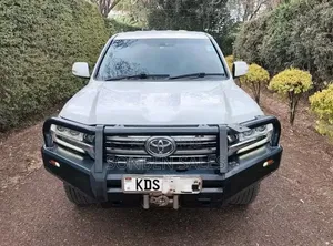 Toyota Land Cruiser 4.5 V8 GXR 2017 White