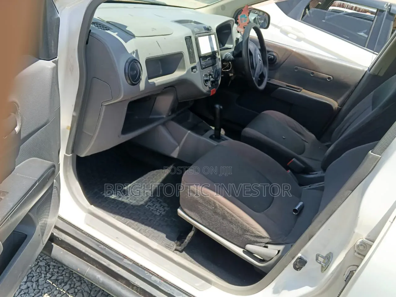 Nissan Advan 2011 White
