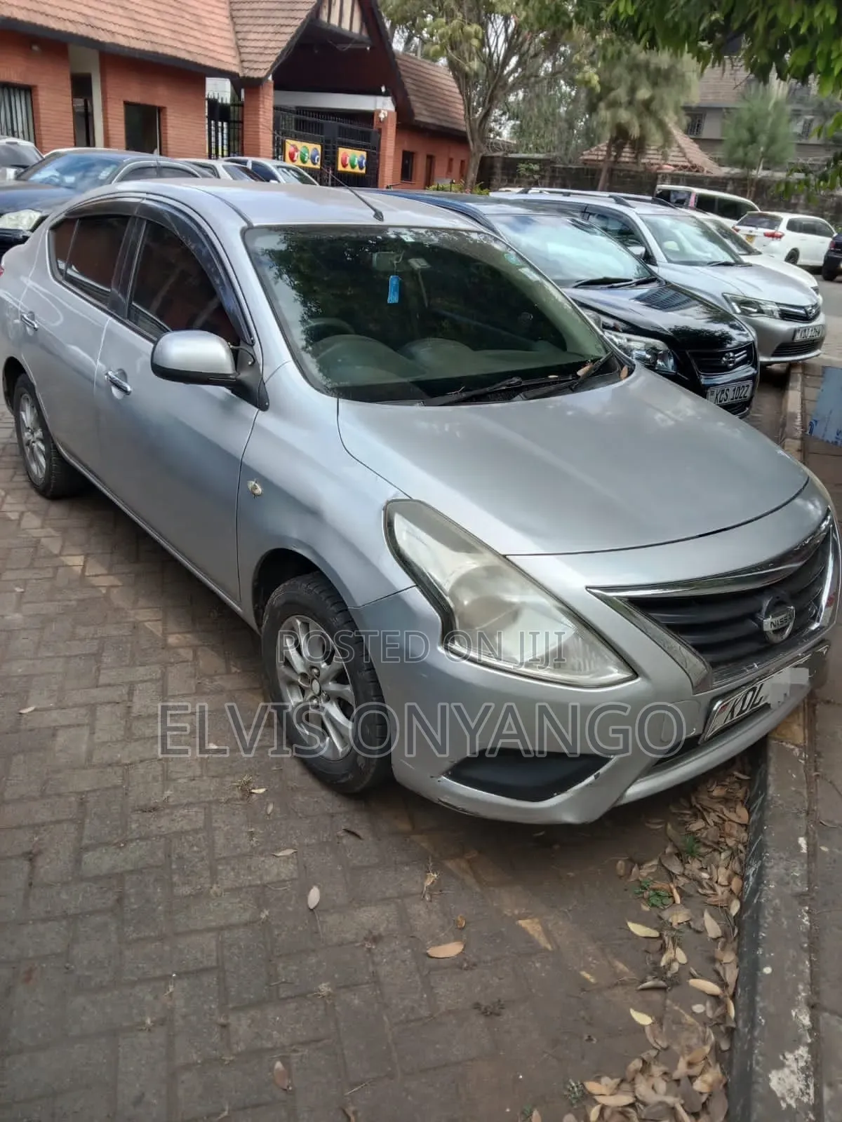 Nissan Tiida 2014 Silver