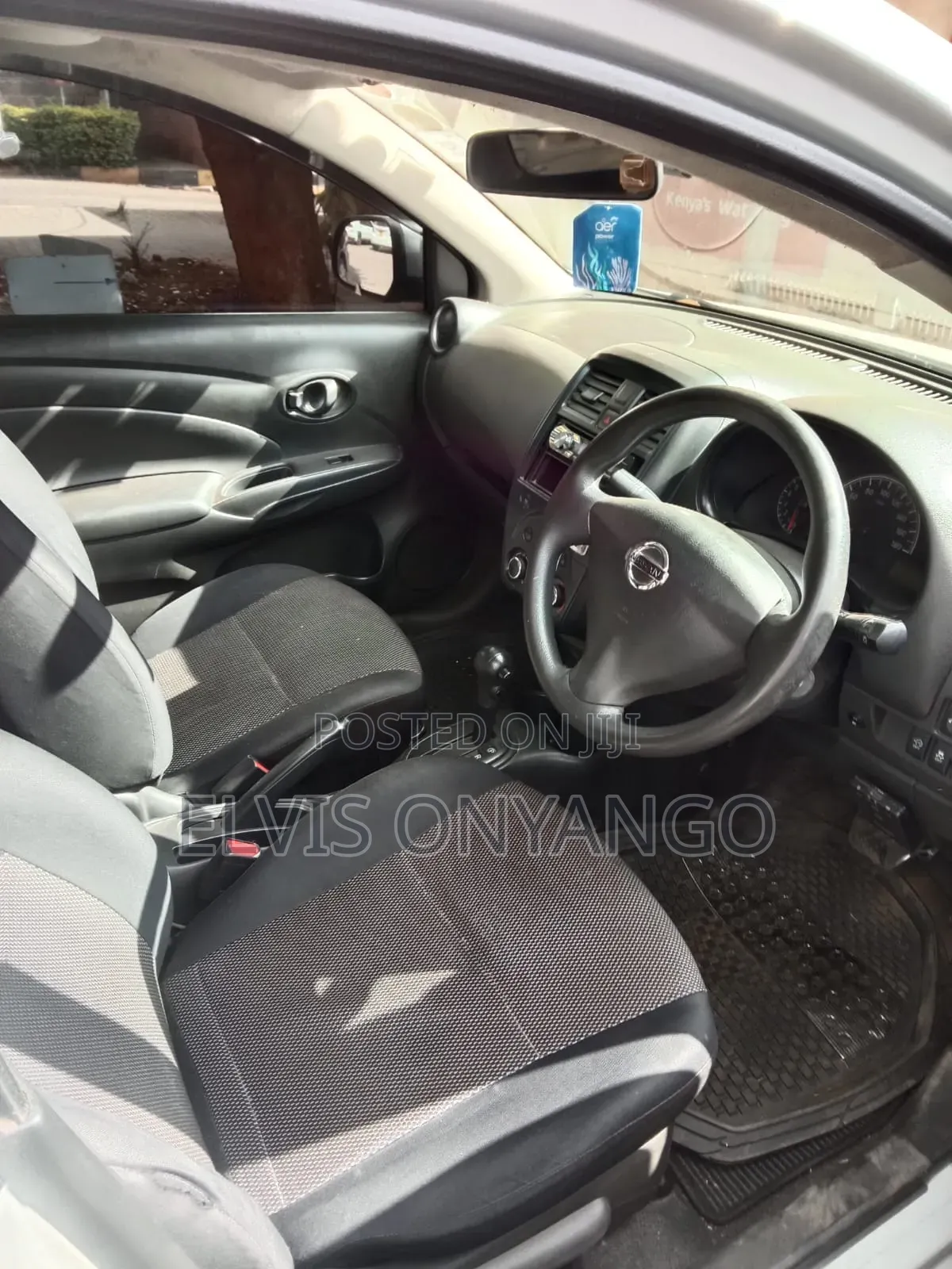 Nissan Tiida 2014 Silver