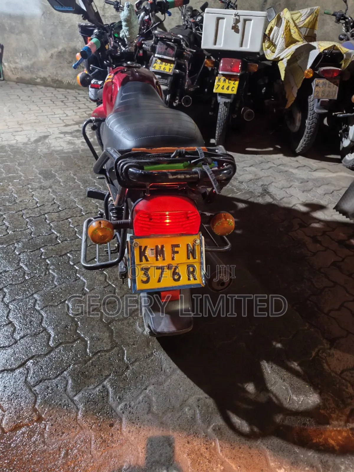 TVS HLX Plus ES 2020 Red