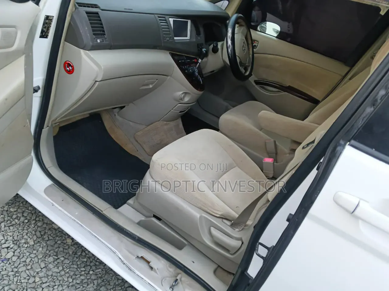 Toyota ISIS 2015 White