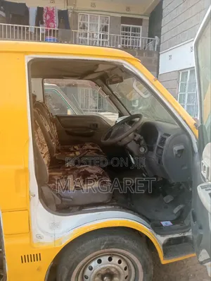 Mazda B 2010 Yellow