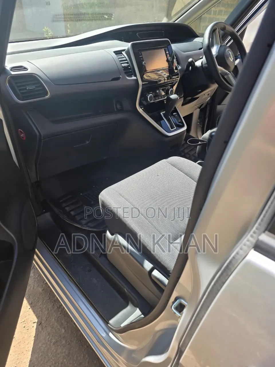 Nissan Serena 2019 Silver