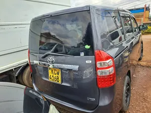 Toyota Noah 2012 Gray