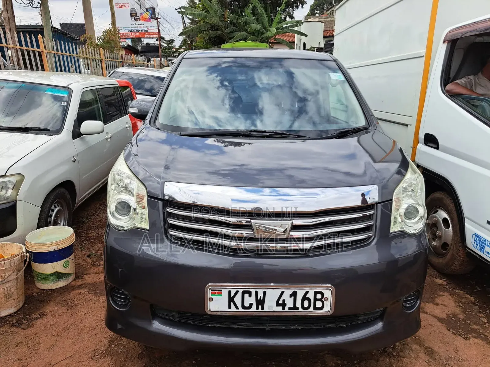Toyota Noah 2012 Gray