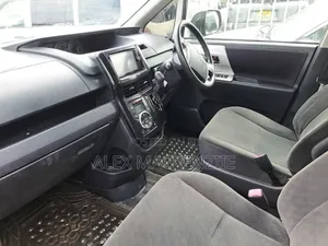 Toyota Noah 2012 Gray