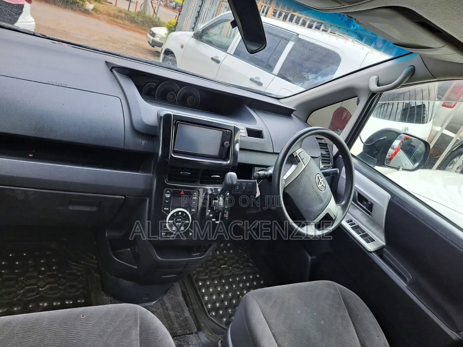 Toyota Noah 2012 Gray
