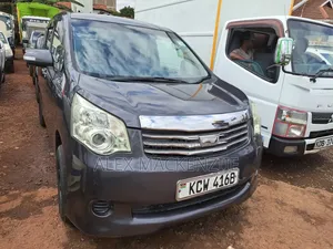 Toyota Noah 2012 Gray