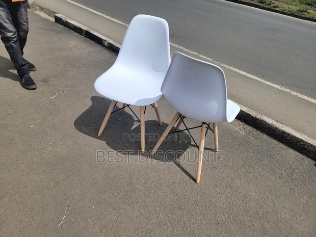Plastic Chair - thumbnail 2