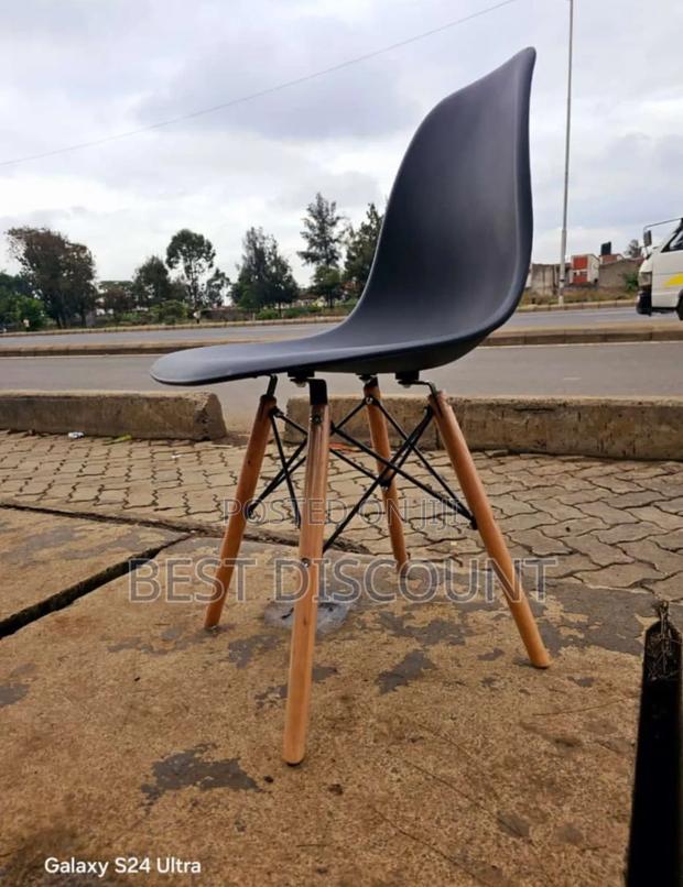 Plastic Chair - thumbnail 3