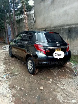 Toyota Vitz 1.0 FWD 5dr 2015 Black