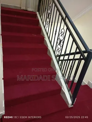 USA Carpet Perfectly Fitted on Staircase