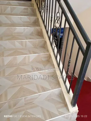 USA Carpet Perfectly Fitted on Staircase