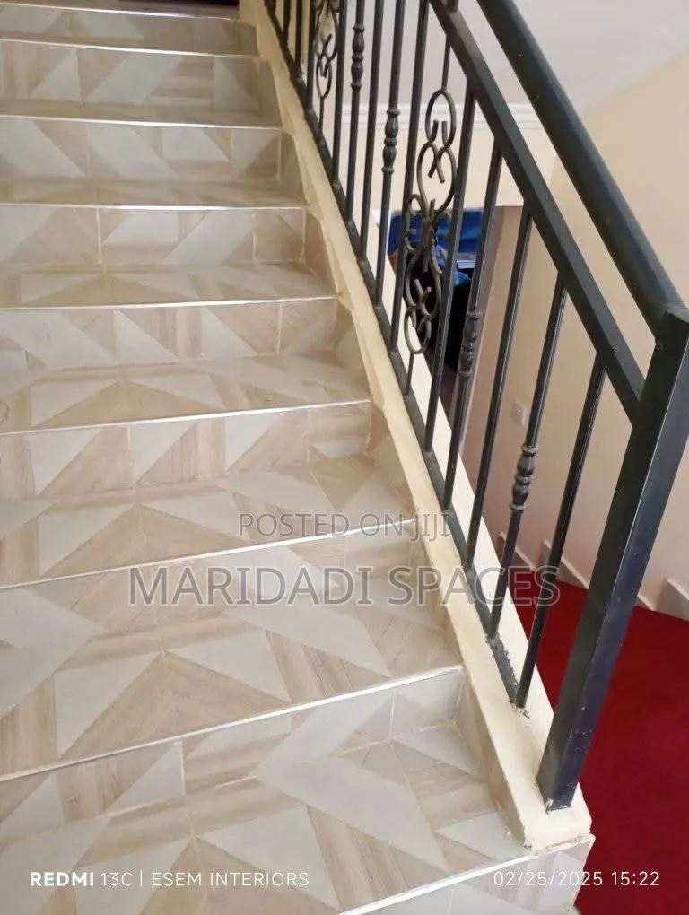 USA Carpet Perfectly Fitted on Staircase