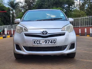 Toyota Ractis 1.5 FWD 2011 Silver