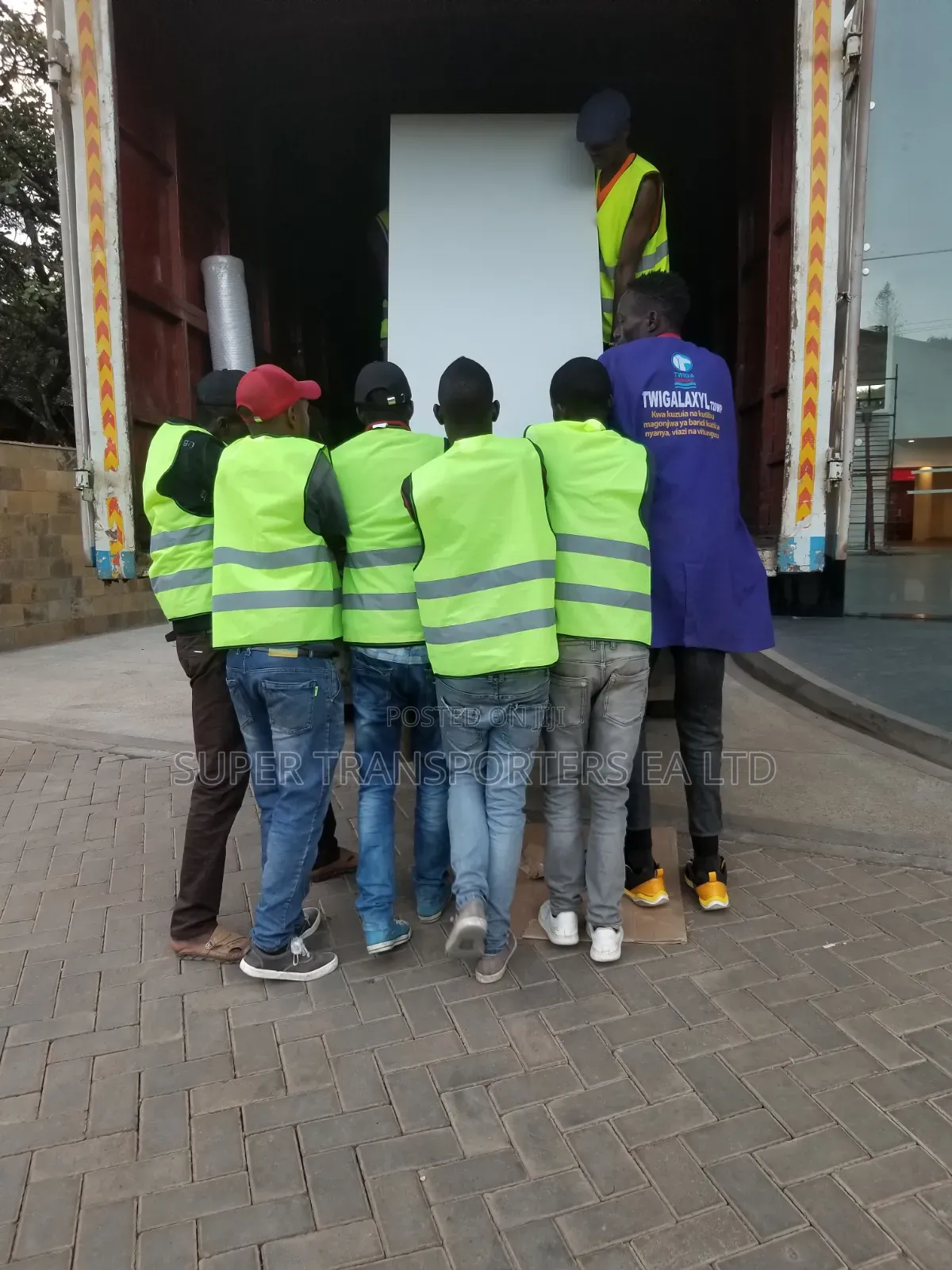 Daily Trips .Eldoret Tu Nairobi. MOVING a 2. BEDROOM