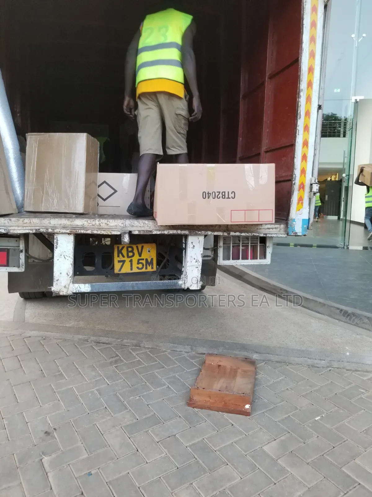 Daily Trips .Eldoret Tu Nairobi. MOVING a 2. BEDROOM