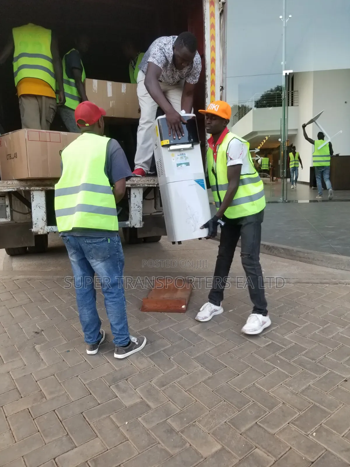 Daily Trips .Eldoret Tu Nairobi. MOVING a 2. BEDROOM