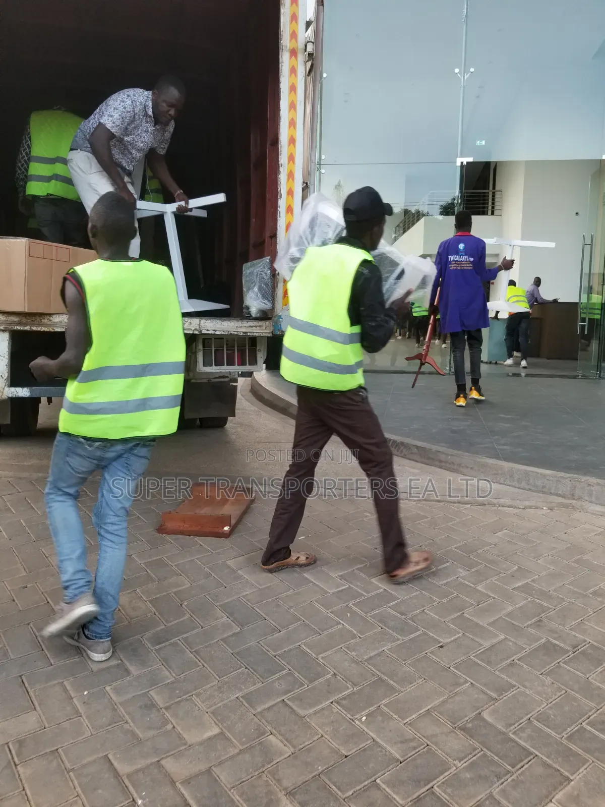 Daily Trips .Eldoret Tu Nairobi. MOVING a 2. BEDROOM