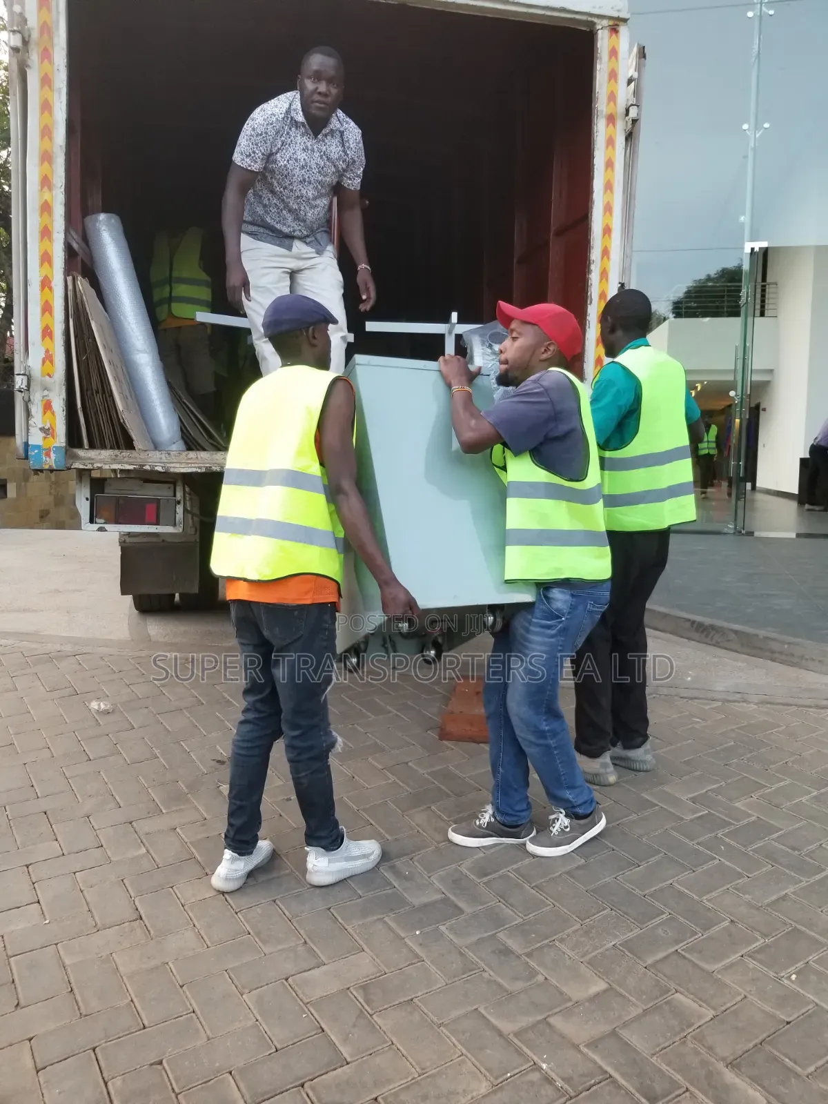 Daily Trips .Eldoret Tu Nairobi. MOVING a 2. BEDROOM