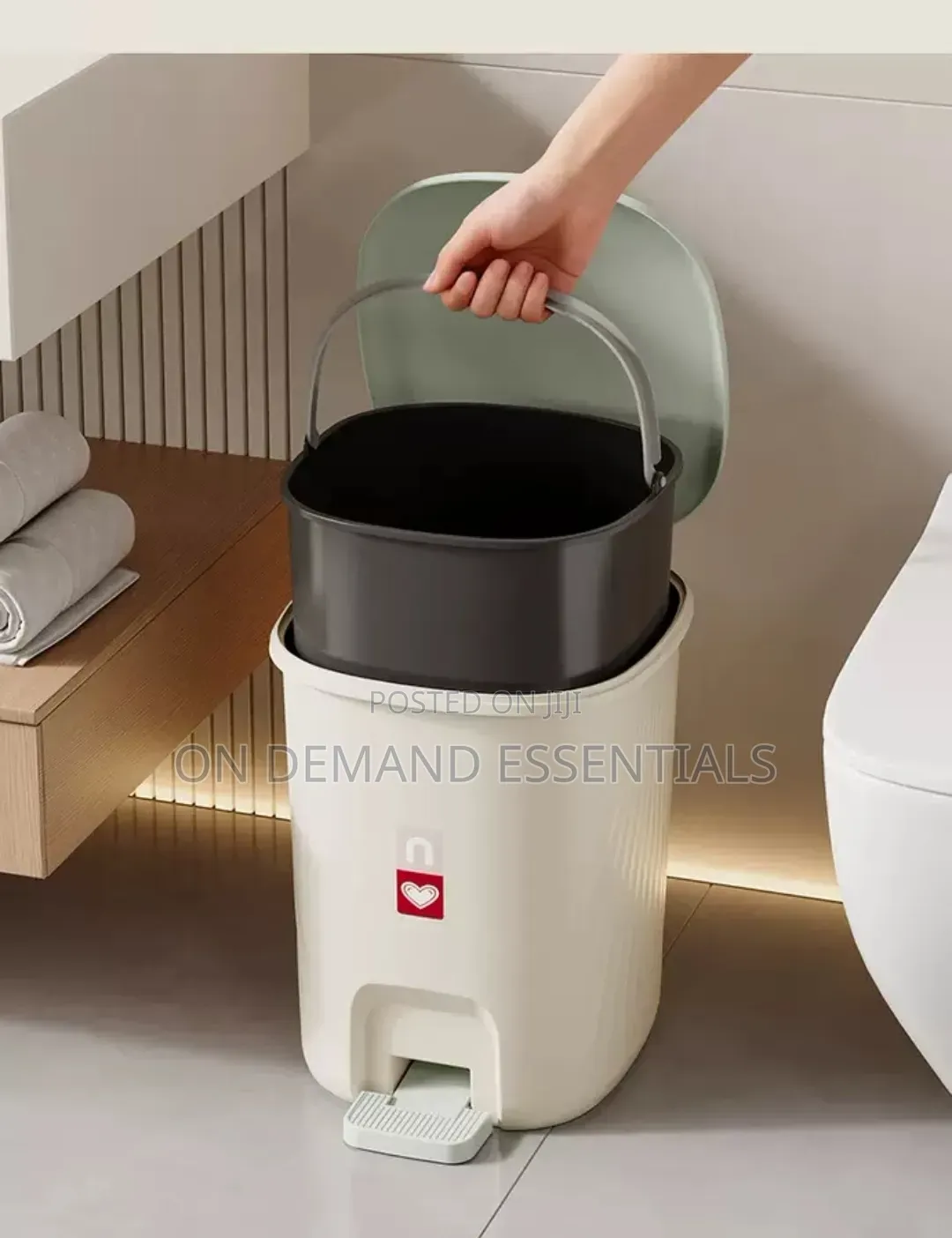 Nordic Style Pedal Trash Bin With Lid and Removable Inner Bucket