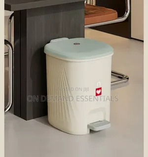 Nordic Style Pedal Trash Bin With Lid and Removable Inner Bucket