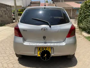 Toyota Vitz 2007 Silver