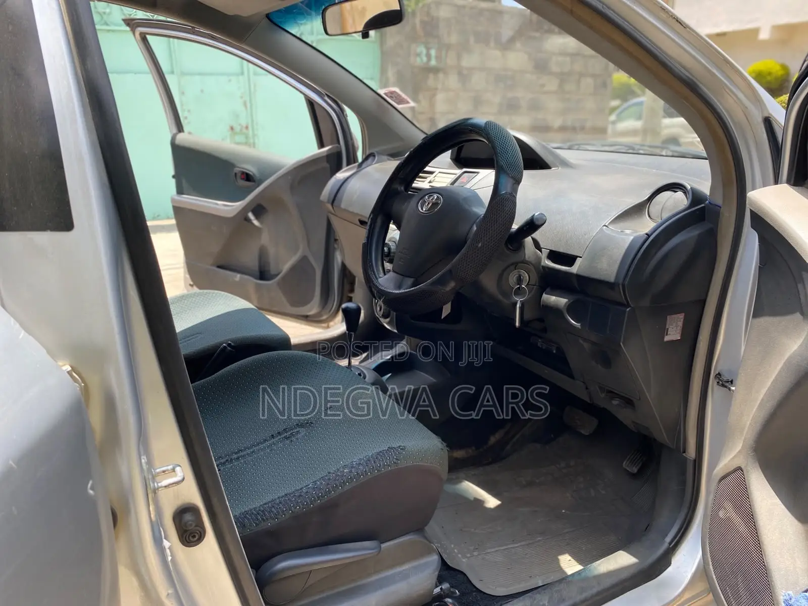 Toyota Vitz 2007 Silver