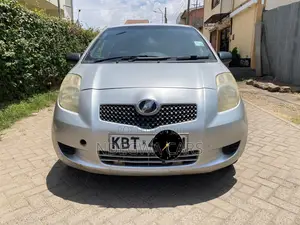 Toyota Vitz 2007 Silver