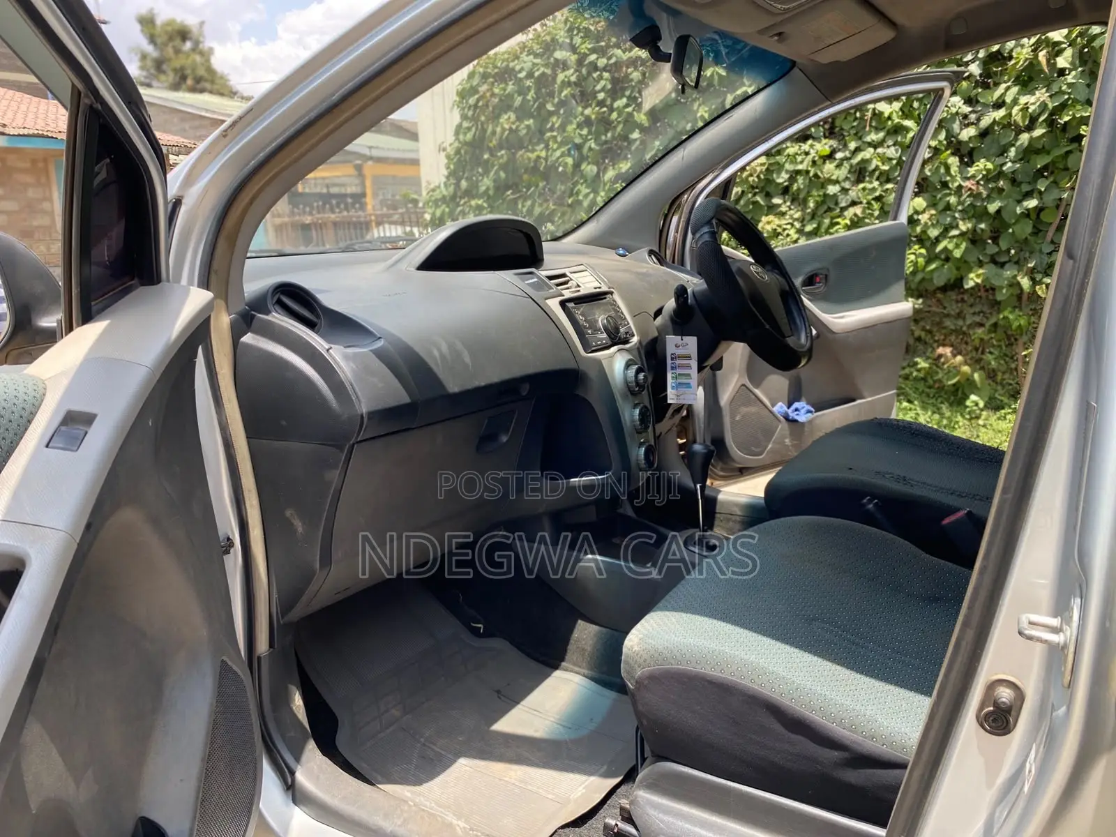 Toyota Vitz 2007 Silver