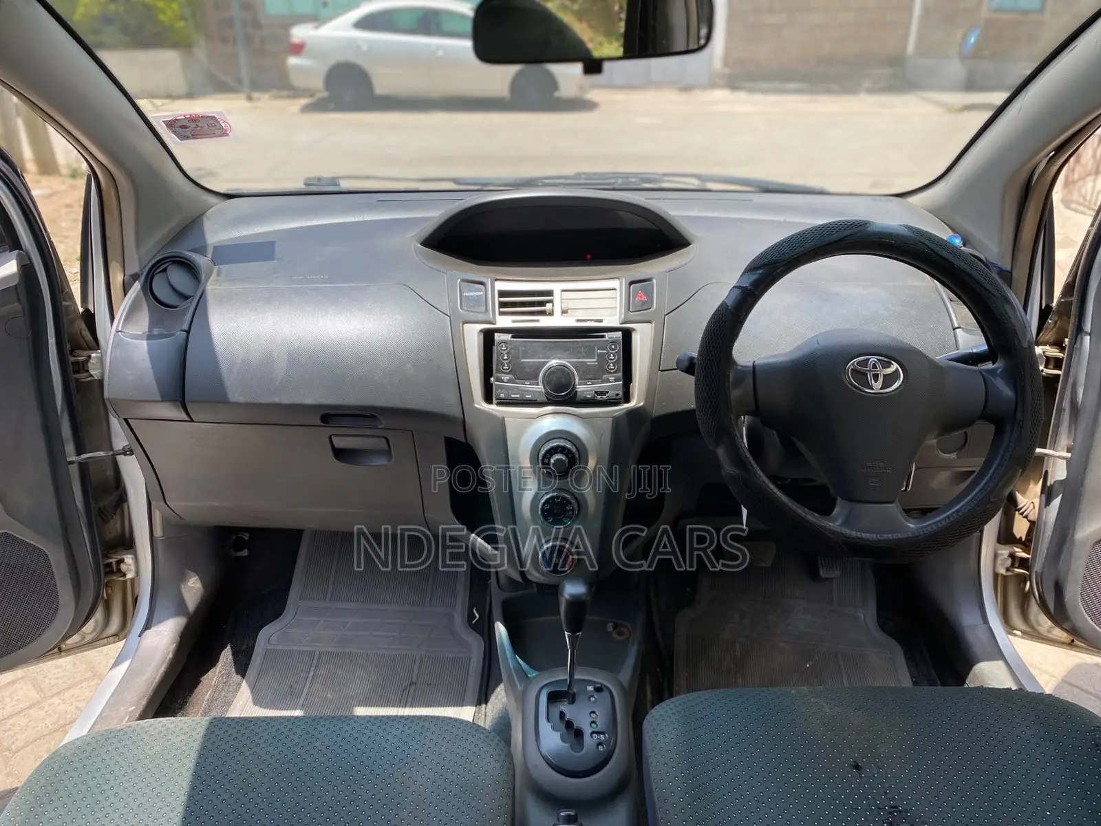Toyota Vitz 2007 Silver