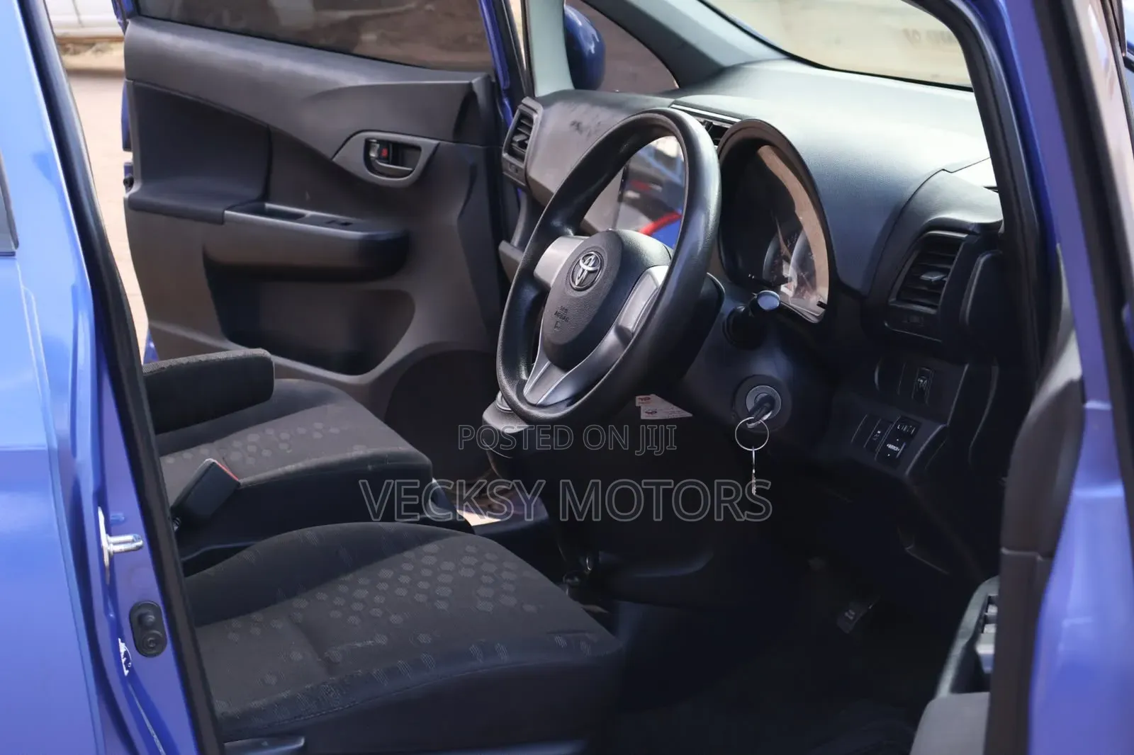 Toyota Ractis 2014 Blue