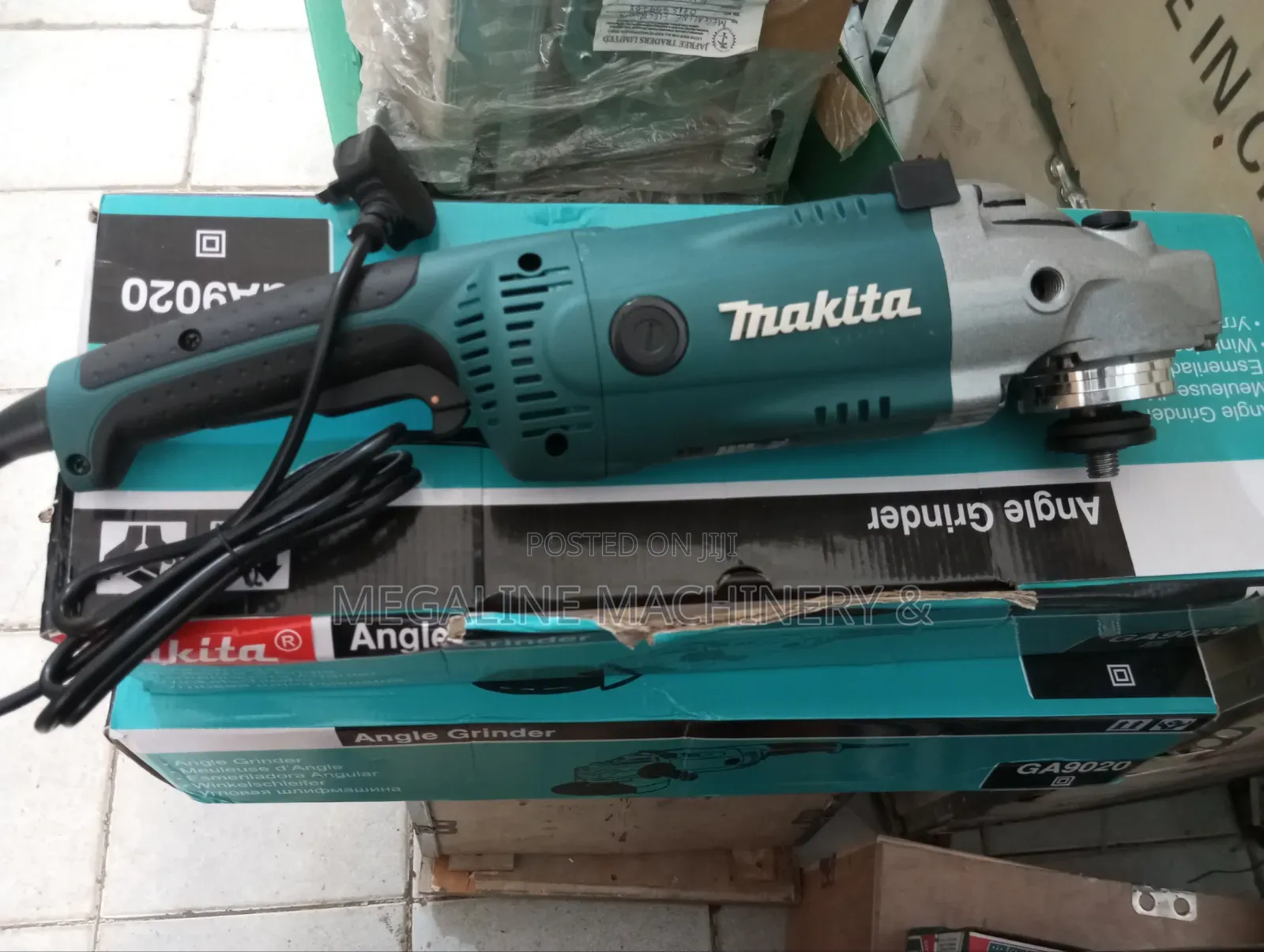 Makita Angle Grinder GA9020