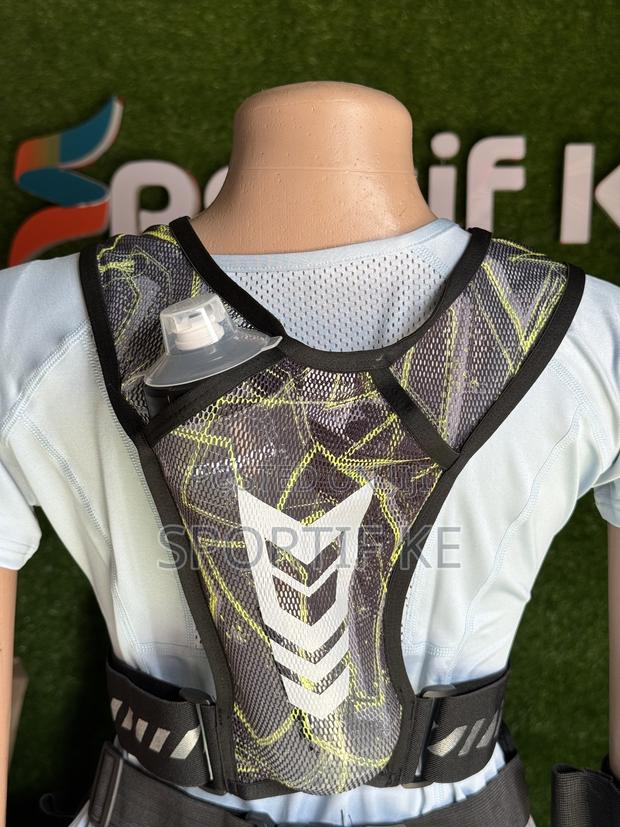 Light Weight Running Vest - thumbnail 2
