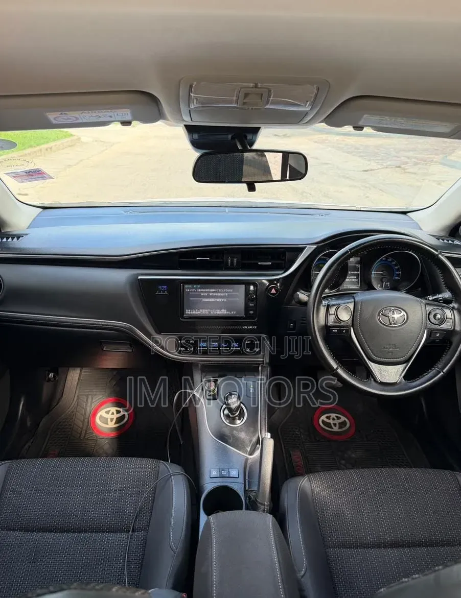 Toyota Auris 2016 Pearl