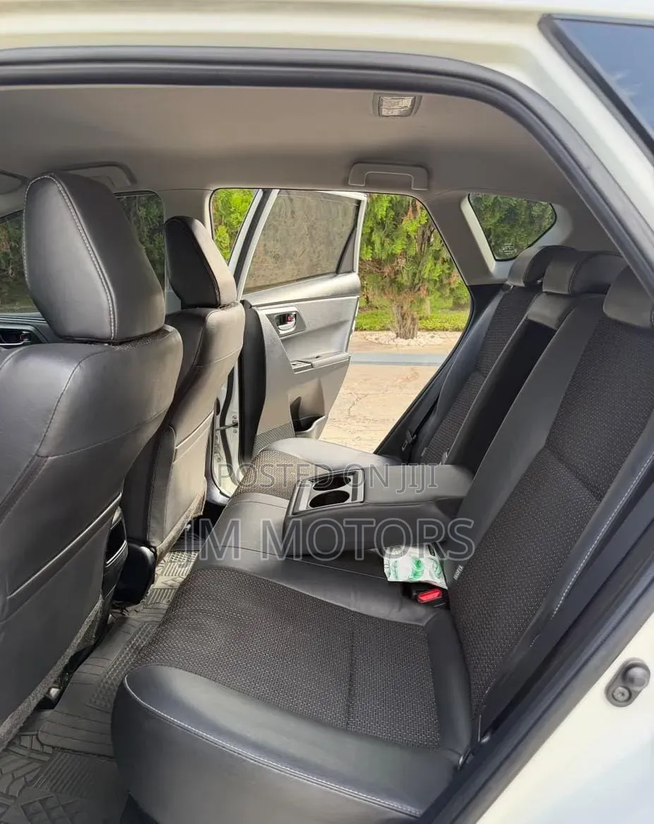 Toyota Auris 2016 Pearl