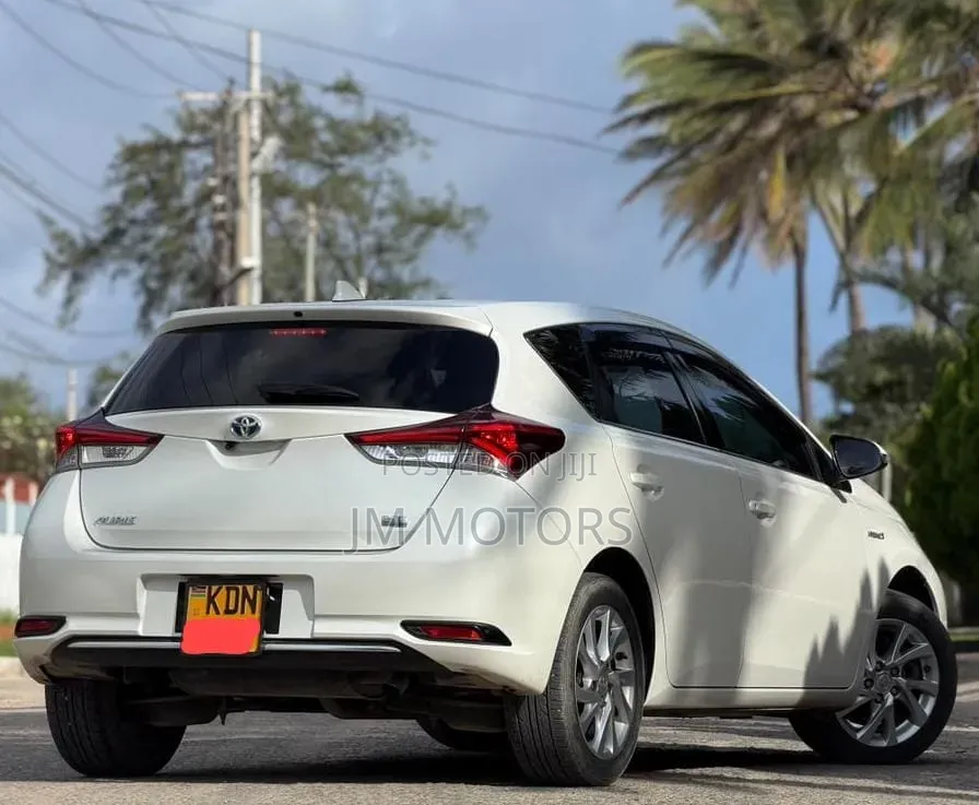 Toyota Auris 2016 Pearl