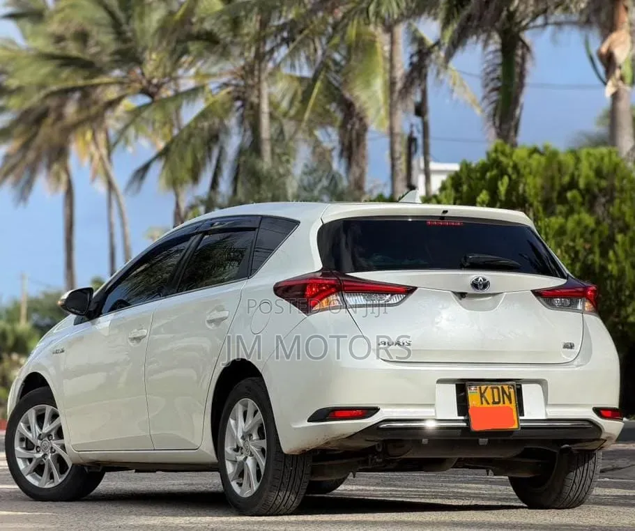 Toyota Auris 2016 Pearl