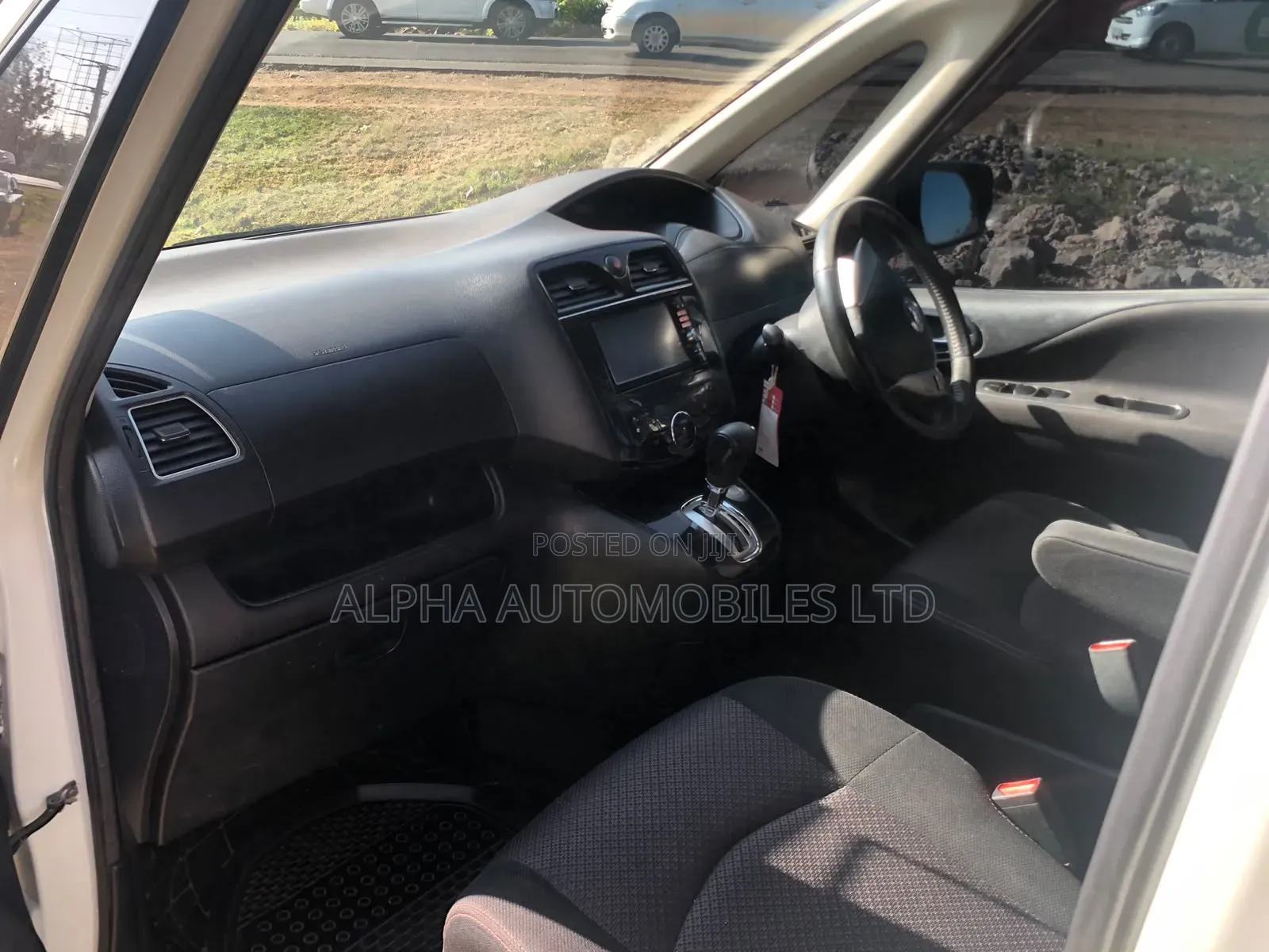 Nissan Serena 2011 White