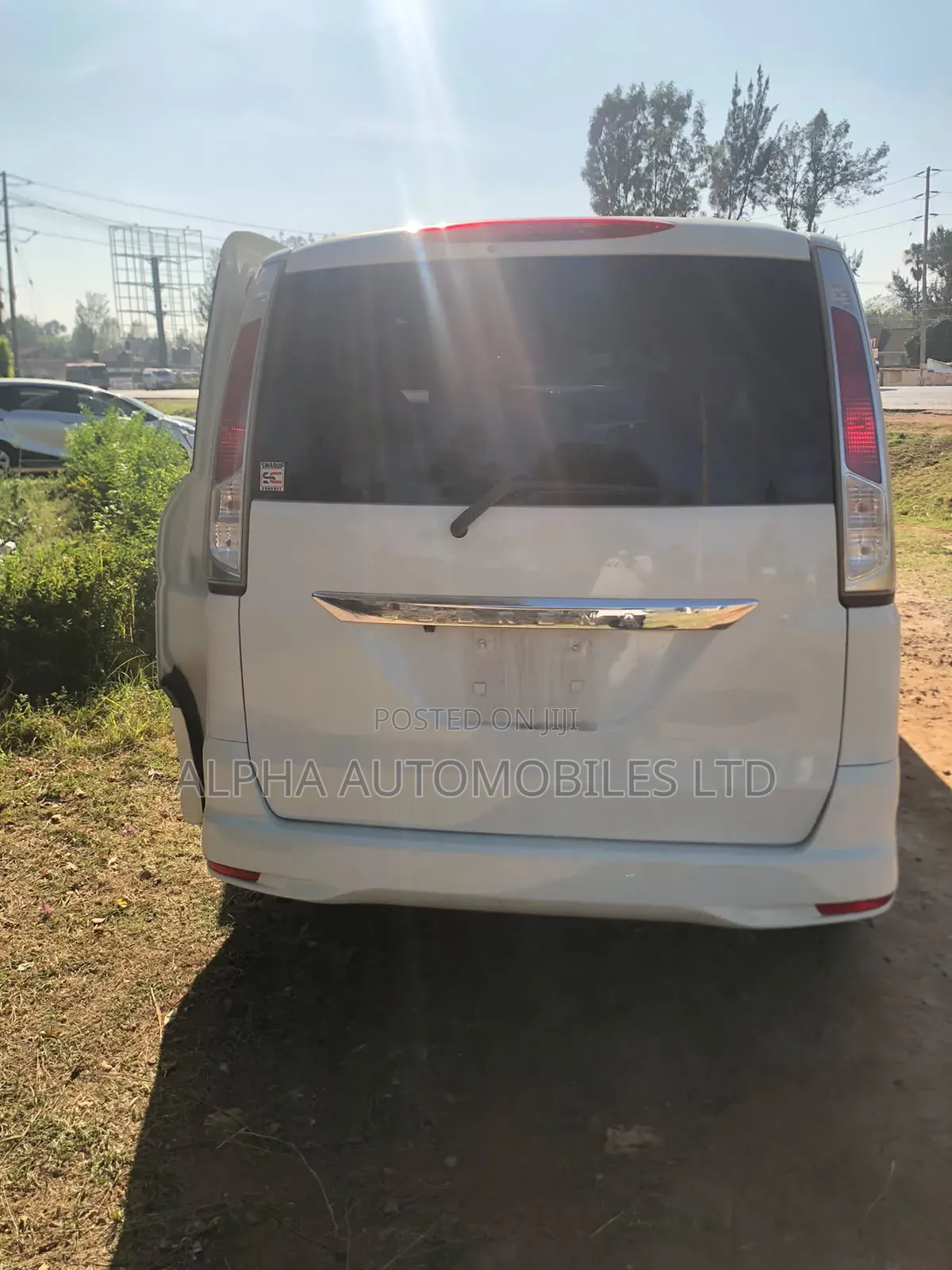Nissan Serena 2011 White