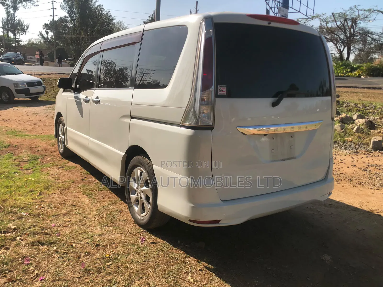 Nissan Serena 2011 White