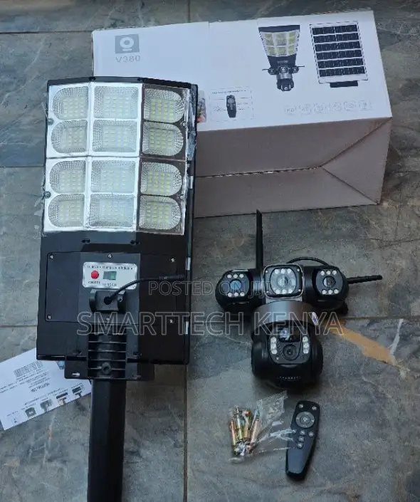 4G Triple Lense Solar PTZ Camera With Solar Floodlight