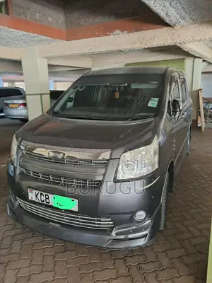 Toyota Voxy 2007 Silver