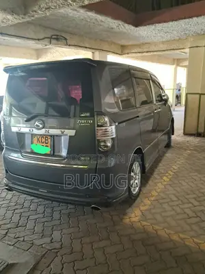 Toyota Voxy 2007 Silver